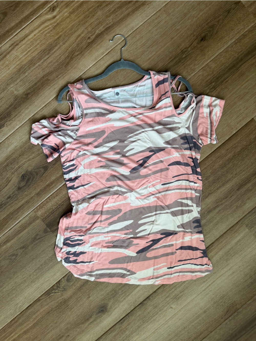 Cold-Shoulder Pink Camo Short Sleeve Top